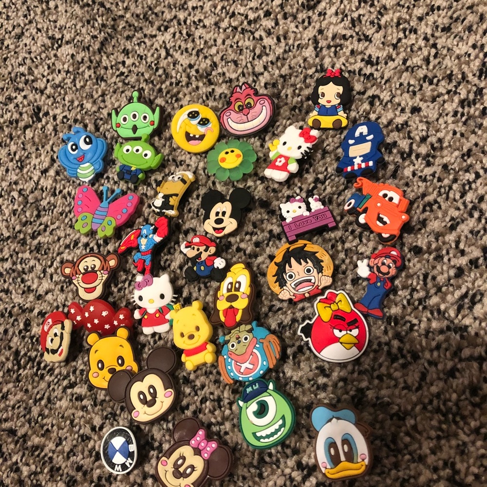 32 Random Jibbits for Crocs. - Picture 3 of 3